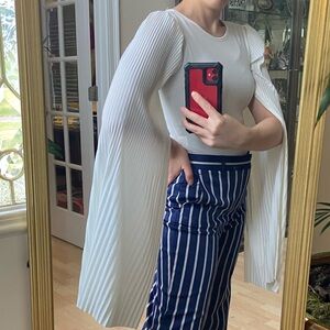 White cape sleeve shirt bodysuit Women's - size 2